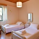 Otzia Bay House, 7 Minutes Walking Distance From The Semesterbostad Ioulis