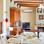 Otzia Bay House, 7 Minutes Walking Distance From The