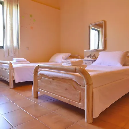 Otzia Bay House, 7 Minutes Walking Distance From The Ioulis