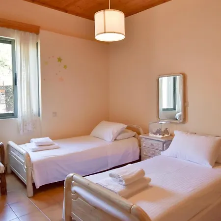 Otzia Bay House, 7 Minutes Walking Distance From The Сasa de vacaciones Ioulis