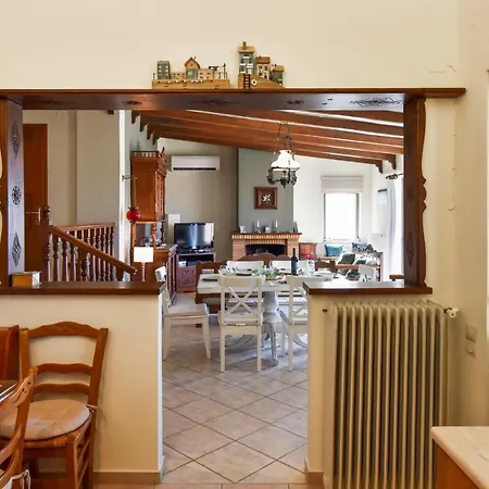 Сasa de vacaciones Otzia Bay House, 7 Minutes Walking Distance From The Ioulis