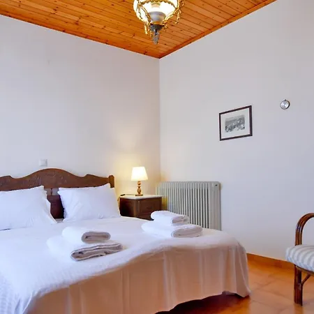 Otzia Bay House, 7 Minutes Walking Distance From The Сasa de vacaciones Ioulis